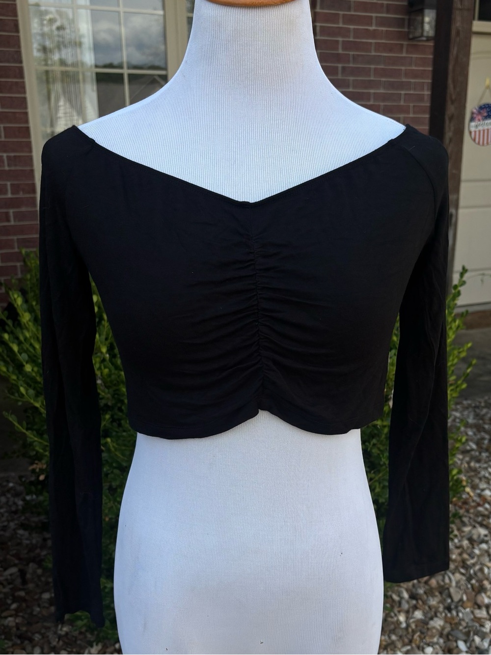 SHEIN Black Ruched V-Neck Long Sleeve Crop Top